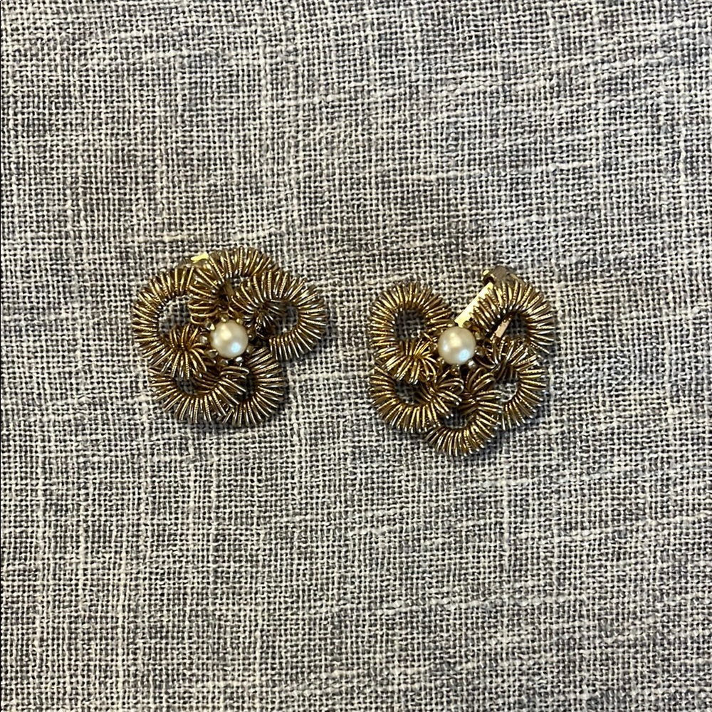 Elegant Gold Floral Earrings